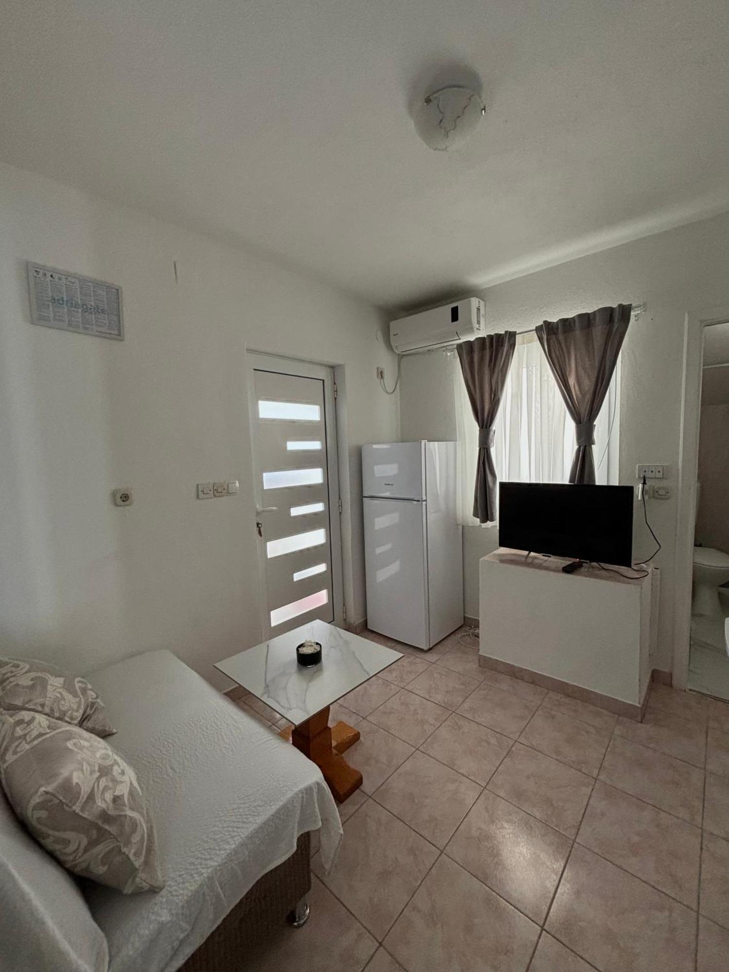Apartments Medic Drače Eksteriør bilde